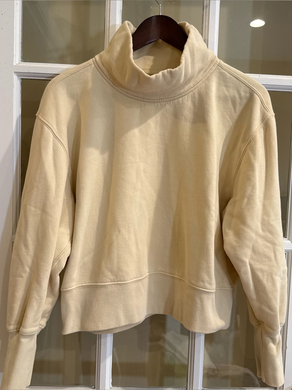Abercrombie Funnel Neck Crop Sweatshirt
Soft A&F Collection Size Large